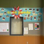 A colorful poster with the words "si se puede" in a middle school hallway